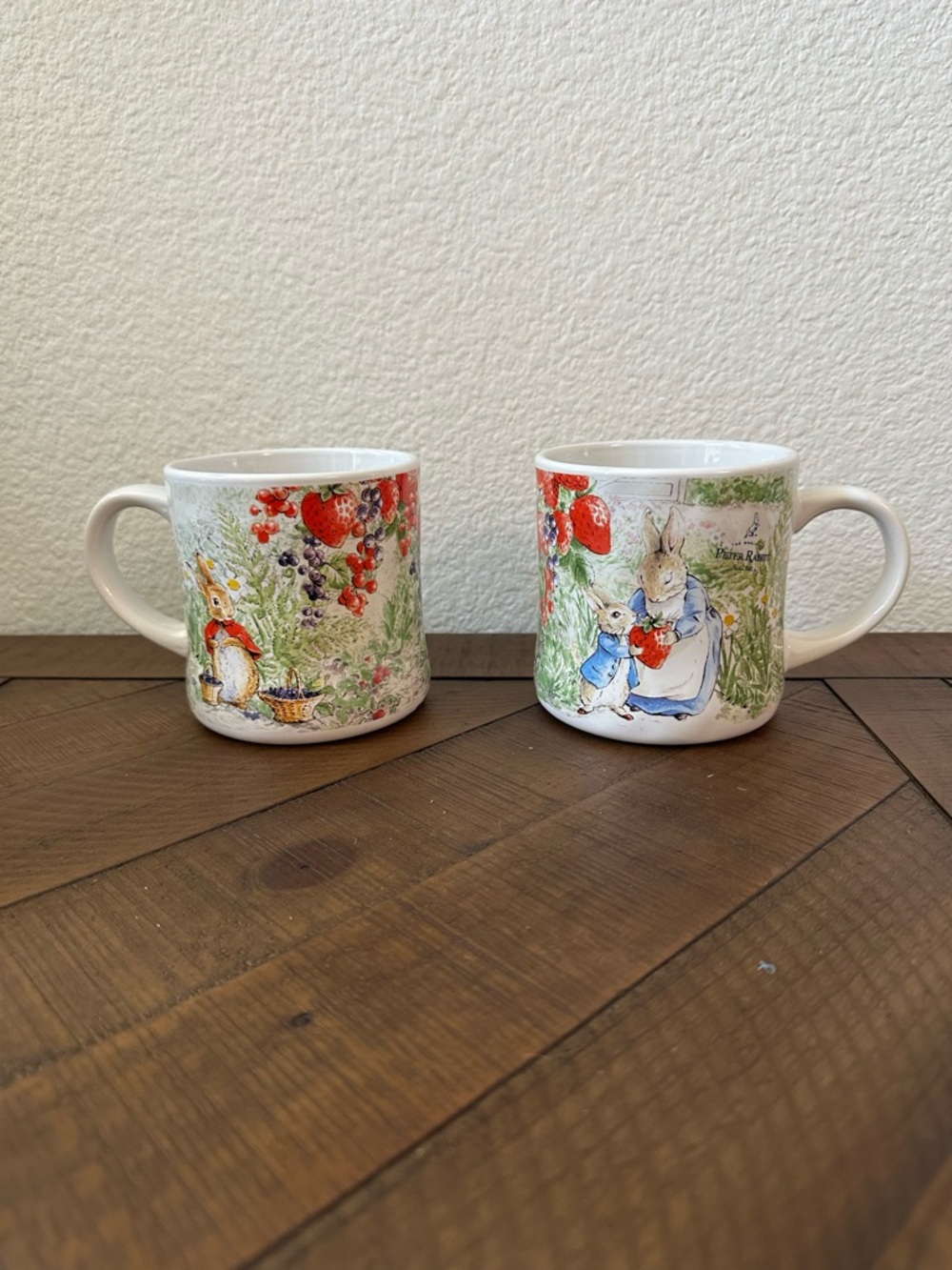 Peter Rabbit Ceramic Garden Bunny 2 Mugs Strawberries NEW